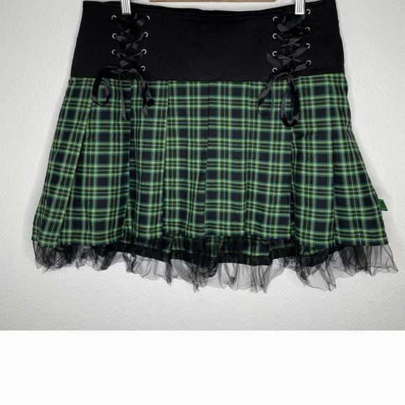 Tripp nyc Dresses & Skirts - Plaid Lace-Up Skirt in Green and Black
